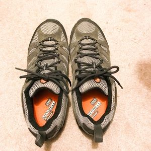 LIKE NEW Merrell Men’s hiking shoes